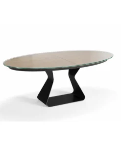 Cristal ovalado apoyado sobre una mesa con base completa